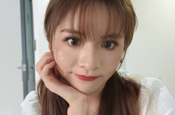 自拍小姐姐瘦脸照片,小姐姐教你轻松打造V脸美照