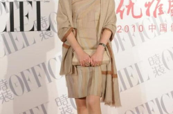 女性黑色丝袜高级日常搭配,黑色丝袜高级日常搭配指南